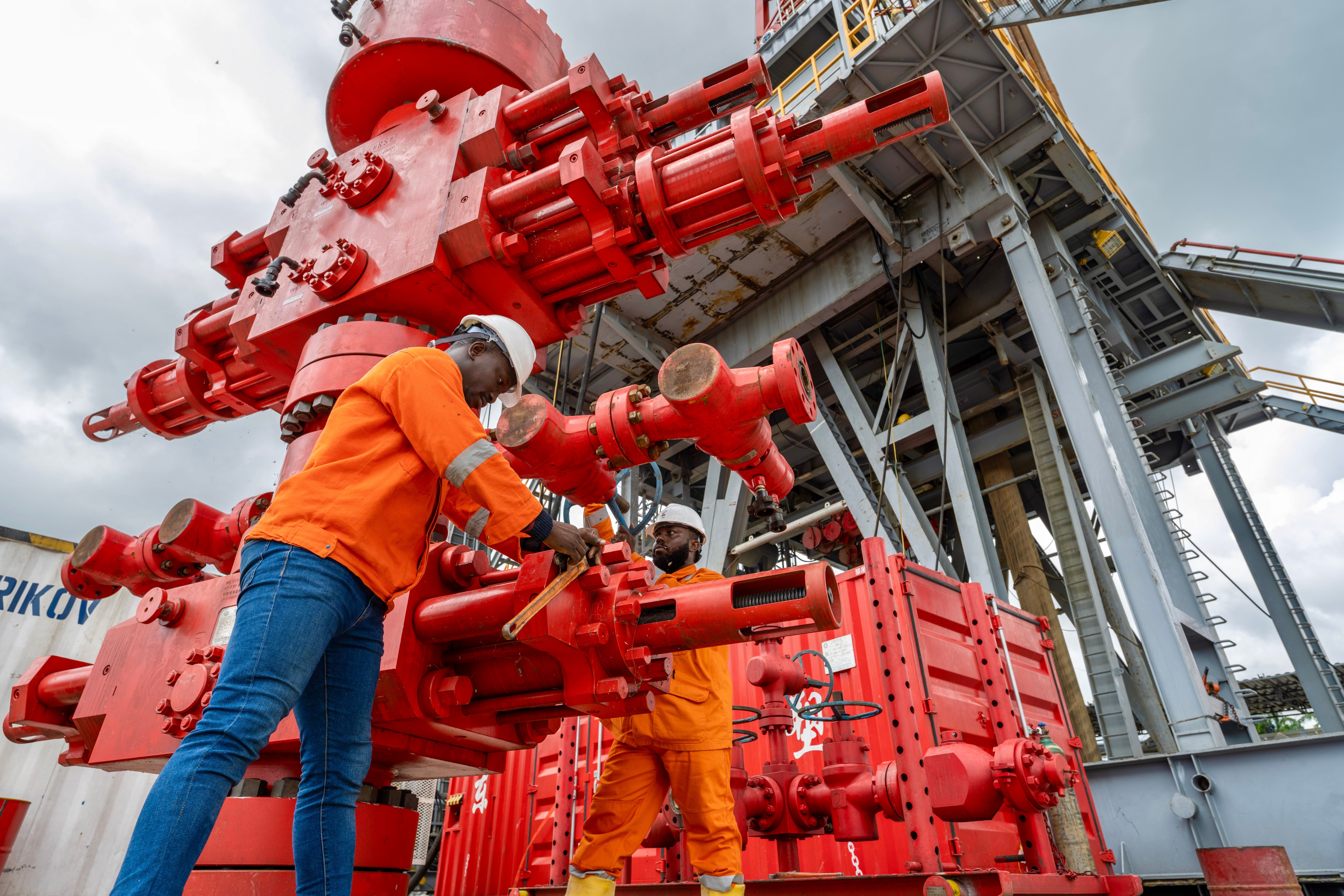 Oil Well Isoko-9, Rig Discovery 202-8939.jpg